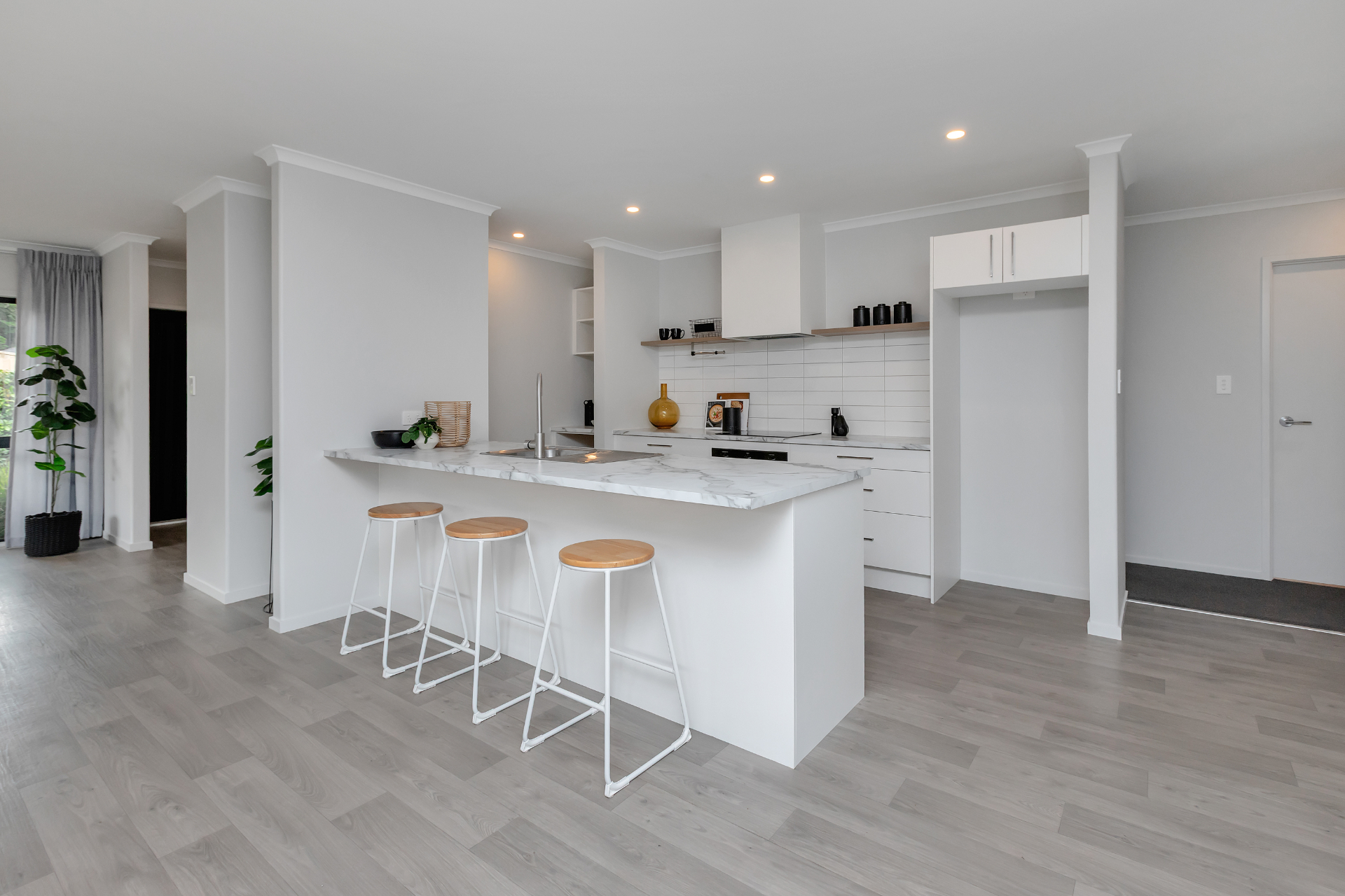 4 Royal St Annes Drive, Kamo – kitchen